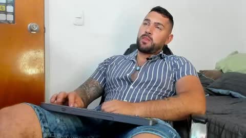 Simon online show from April 24, 7:05 pm