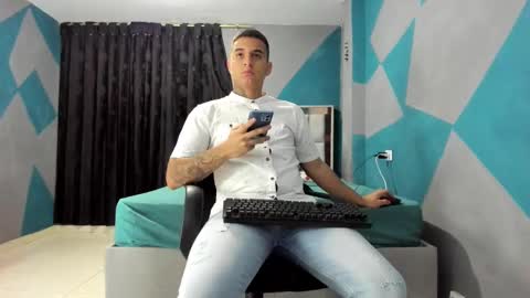 Snapshot of simonkeler chatting on March 6, 9:20 pm SIMON KELER online show from March 6, 9:20 pm