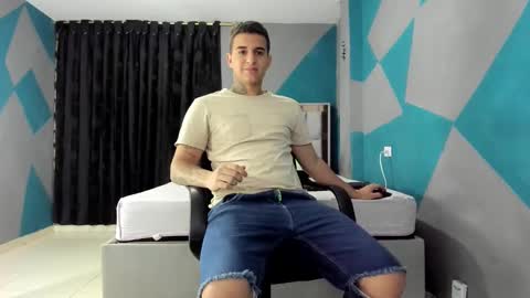 Snapshot of simonkeler chatting on January 8, 12:47 pm SIMON KELER online show from January 8, 12:47 pm