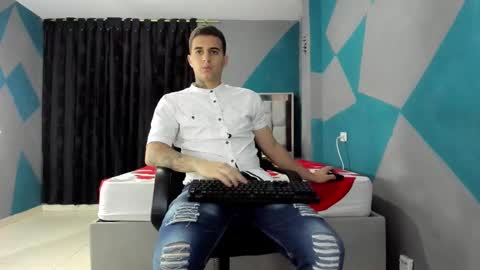 Snapshot of simonkeler chatting on January 6, 7:42 am SIMON KELER online show from January 6, 7:42 am