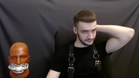 Snapshot of sir_damien chatting on December 11, 9:00 pm Sir Damien online show from December 11, 9:00 pm