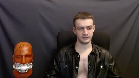 Snapshot of sir_damien chatting on December 17, 10:43 pm Sir Damien online show from December 17, 10:43 pm