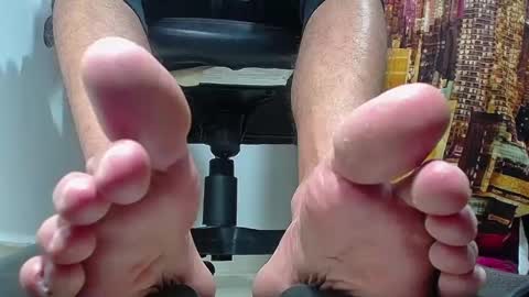 Snapshot of sir_kev66 chatting on February 24, 10:25 pm only foot worshipers here online show from February 24, 10:25 pm