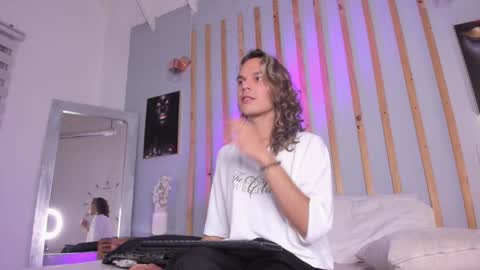 Sirphi Grant online show from October 17, 11:36 am