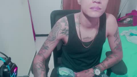 Snapshot of skateboy444 chatting on October 4, 1:05 pm king online show from October 4, 1:05 pm