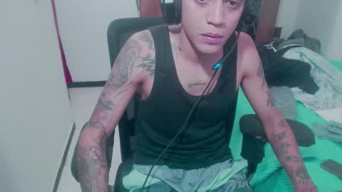 Snapshot of skateboy444 chatting on October 6, 8:19 am king online show from October 6, 8:19 am