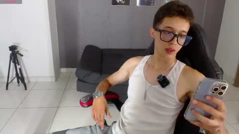 skinny_bigcock20 online show from July 25, 1:02 am