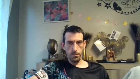 Snapshot of skinnybigcock2 chatting on December 5, 9:06 am SkinnyBigCock2 online show from December 5, 9:06 am