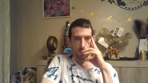 Snapshot of skinnybigcock2 chatting on December 25, 6:31 am SkinnyBigCock2 online show from December 25, 6:31 am