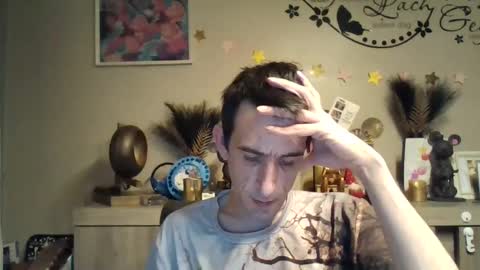 Snapshot of skinnybigcock2 chatting on February 3, 6:39 pm SkinnyBigCock2 online show from February 3, 6:39 pm