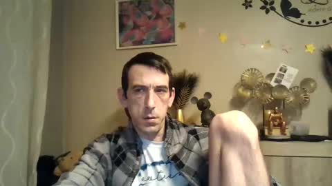 Snapshot of skinnybigcock2 chatting on February 12, 6:40 am SkinnyBigCock2 online show from February 12, 6:40 am