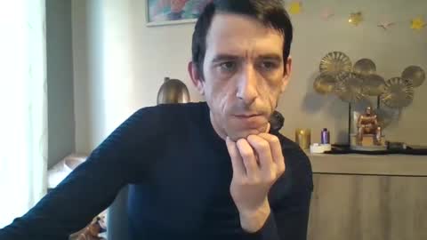 Snapshot of skinnybigcock2 chatting on February 18, 3:32 pm SkinnyBigCock2 online show from February 18, 3:32 pm