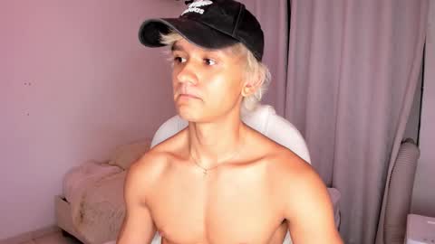 skinnydreamer online show from September 23, 2:33 am