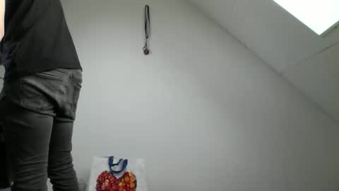 Snapshot of skippyhihi chatting on October 18, 2:22 pm skippyhihi online show from October 18, 2:22 pm