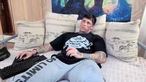 Snapshot of skirlingod chatting on October 13, 7:25 am skirlingod online show from October 13, 7:25 am