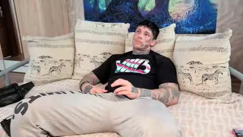 Snapshot of skirlingod chatting on October 11, 7:23 am skirlingod online show from October 11, 7:23 am