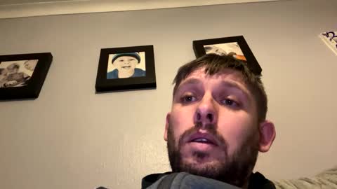 Snapshot of skuzzy25 chatting on February 4, 12:40 am skuzzy25 online show from February 4, 12:40 am