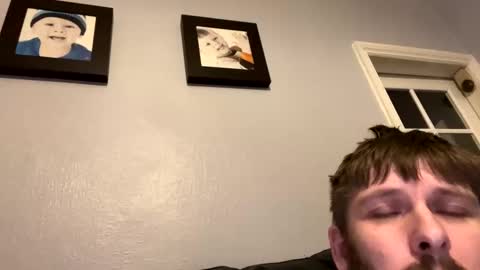 Snapshot of skuzzy25 chatting on January 4, 8:16 pm skuzzy25 online show from January 4, 8:16 pm