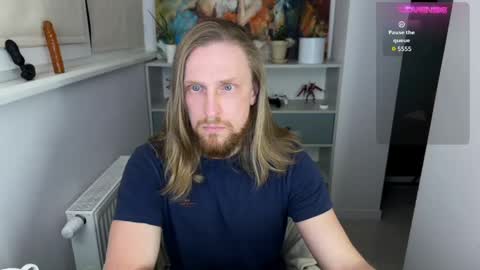 sky_guy25 online show from May 2, 7:49 pm