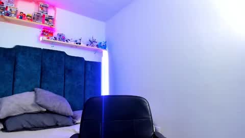 Snapshot of sky_liink chatting on February 11, 6:55 pm Santiago online show from February 11, 6:55 pm