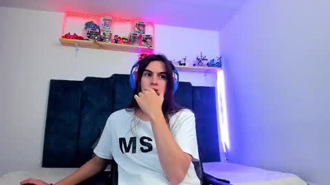 Snapshot of sky_liink chatting on January 19, 10:17 pm Santiago online show from January 19, 10:17 pm