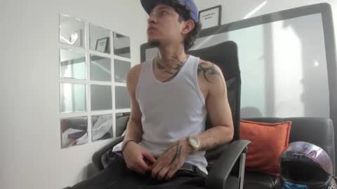 sky_wild online show from October 31, 8:45 pm