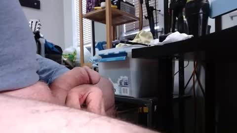 Snapshot of sliderguy699 chatting on March 10, 12:06 pm sliderguy699 online show from March 10, 12:06 pm