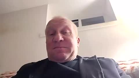 Snapshot of slonce_ chatting on February 13, 12:35 am Dariusz Chmielarz online show from February 13, 12:35 am