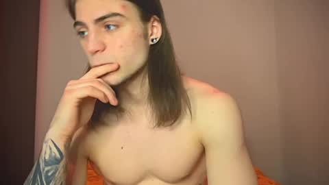 Snapshot of sly_gus chatting on February 19, 3:27 pm Gus online show from February 19, 3:27 pm