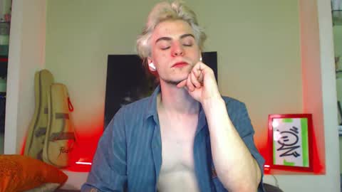 Snapshot of sly_gus chatting on September 14, 9:55 am Gus online show from September 14, 9:55 am