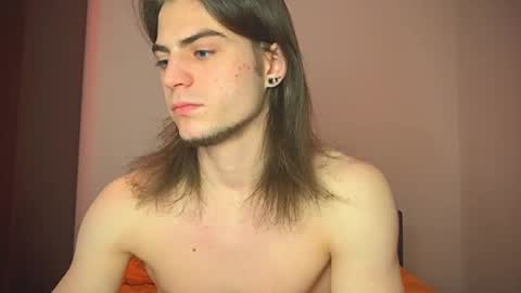 Snapshot of sly_gus chatting on February 18, 5:55 pm Gus online show from February 18, 5:55 pm