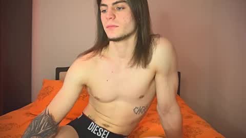 Snapshot of sly_gus chatting on February 14, 4:15 am Gus online show from February 14, 4:15 am