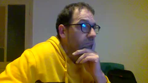 Snapshot of smokered100s chatting on October 22, 8:56 pm luca online show from October 22, 8:56 pm