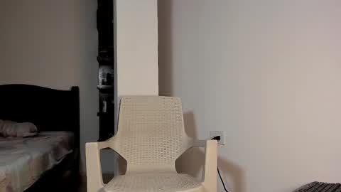 Snapshot of snakebutterfly chatting on December 21, 7:03 am snakebutterfly online show from December 21, 7:03 am