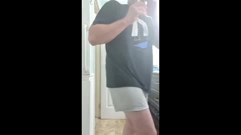 sneakypeteyo1 online show from April 20, 4:48 am