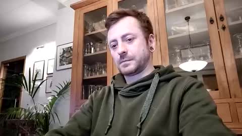 snoecks online show from March 4, 8:27 pm