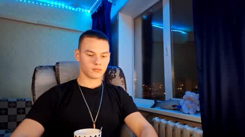 Max online show from November 27, 9:07 pm