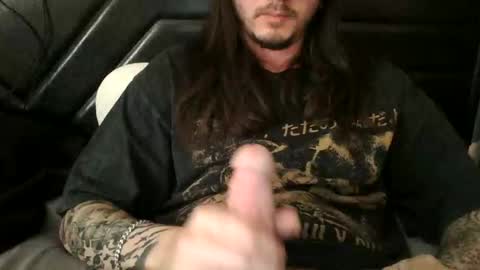 solidsnake011 online show from April 26, 9:11 pm