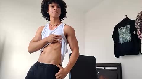 Hi Im Weller Check my Bio  online show from March 1, 9:36 pm