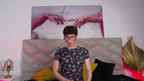 Snapshot of soro_lovelyboy chatting on September 13, 3:18 am soro_lovelyboy online show from September 13, 3:18 am