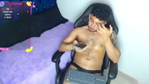 Snapshot of spicy_wolfxx chatting on October 16, 10:18 pm Gabriel online show from October 16, 10:18 pm