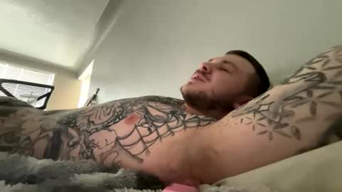 Keepscrolling online show from January 9, 8:25 pm