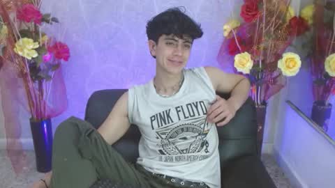 Snapshot of star_boyx chatting on October 17, 10:14 pm star_boyx online show from October 17, 10:14 pm