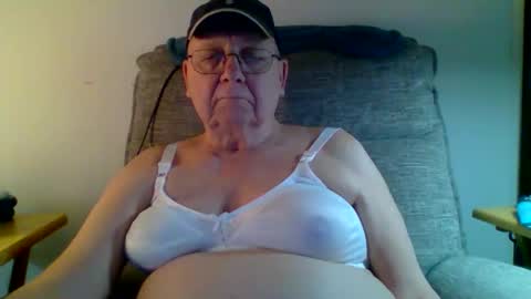 starman40003131 online show from May 11, 6:38 pm