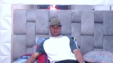 Julian and Andres online show from February 22, 2:06 pm