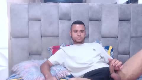 Julian and Andres online show from February 21, 11:43 pm