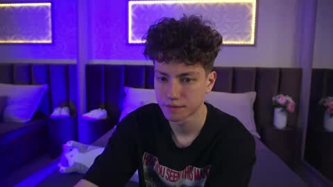 Esrefan online show from April 29, 7:42 pm