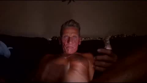 Snapshot of stefy1037 chatting on October 10, 1:32 am stefy1037 online show from October 10, 1:32 am