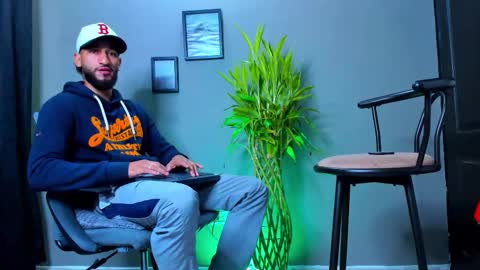 Snapshot of stev_velez chatting on October 6, 12:10 pm Steve online show from October 6, 12:10 pm