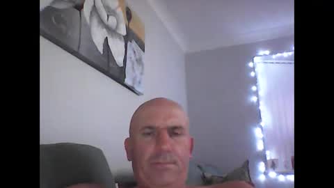 steveinengland online show from December 15, 8:58 pm